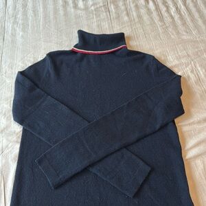 Uniqlo cashmere turtleneck sweater, women size M, navy